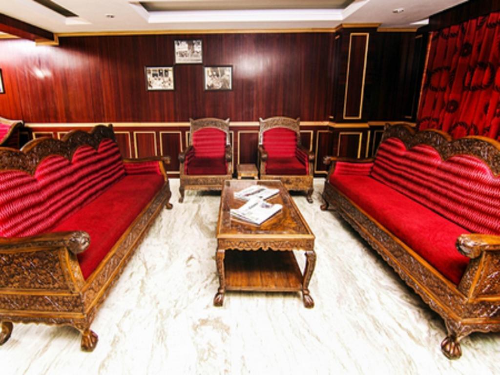Holiday Plaza Hotell Srīnagar Eksteriør bilde
