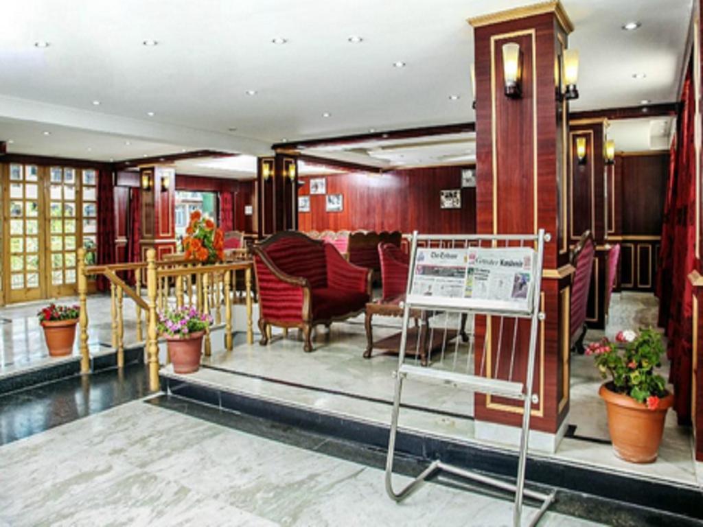 Holiday Plaza Hotell Srīnagar Eksteriør bilde