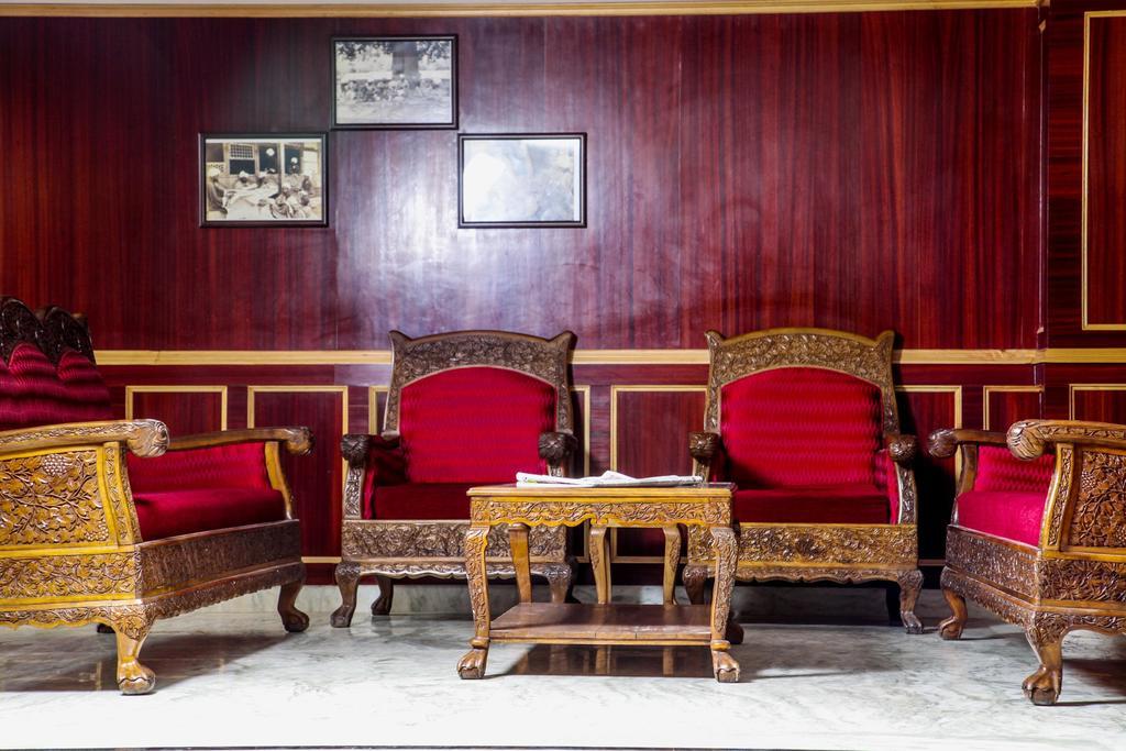 Holiday Plaza Hotell Srīnagar Eksteriør bilde