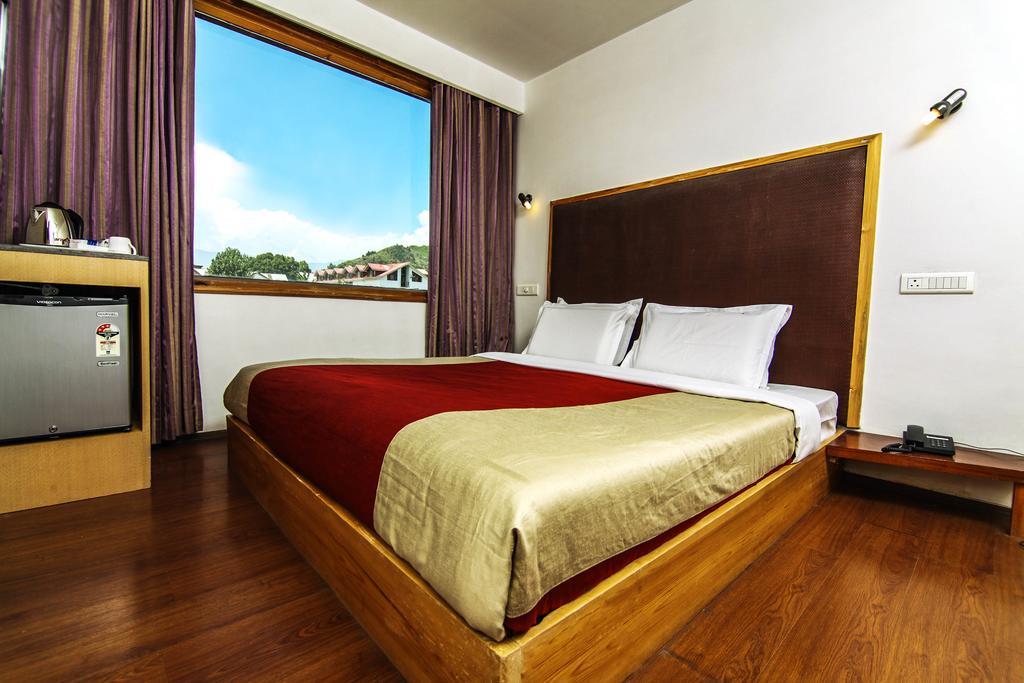 Holiday Plaza Hotell Srīnagar Eksteriør bilde