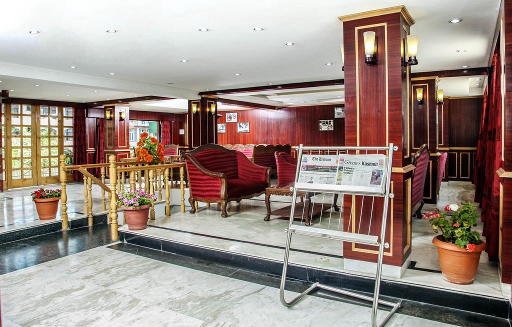 Holiday Plaza Hotell Srīnagar Eksteriør bilde