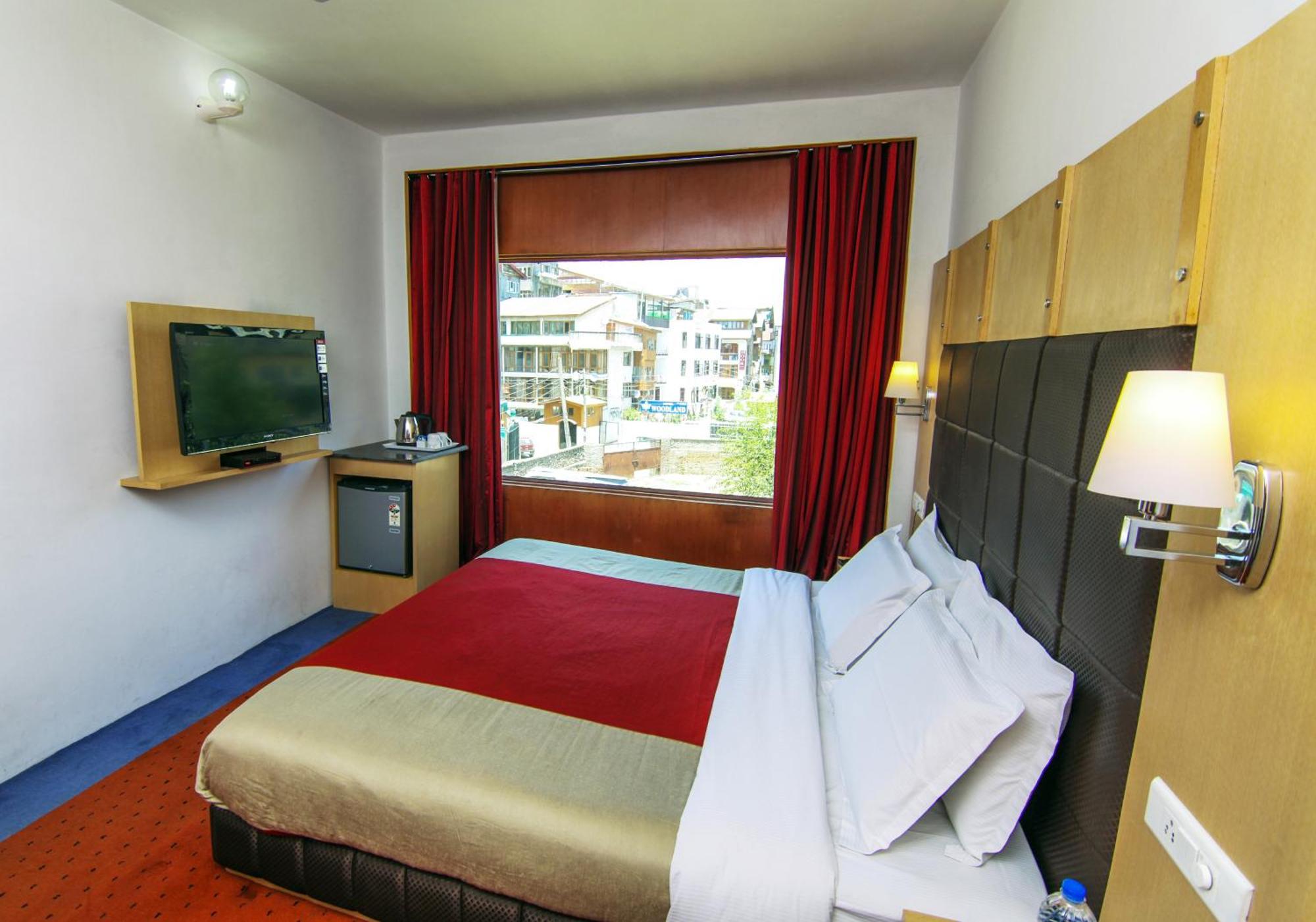 Holiday Plaza Hotell Srīnagar Eksteriør bilde