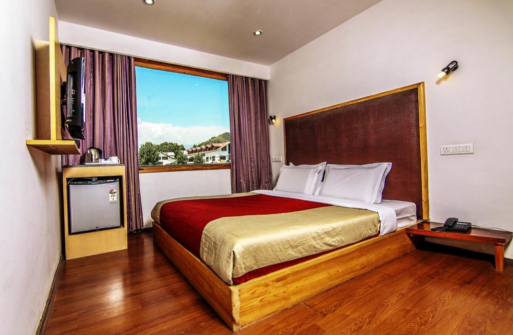 Holiday Plaza Hotell Srīnagar Eksteriør bilde