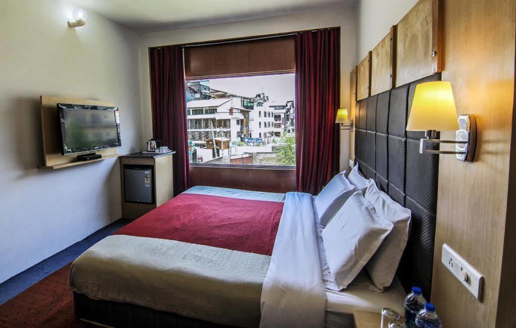 Holiday Plaza Hotell Srīnagar Eksteriør bilde